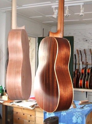 die Gitarren hängen bereit